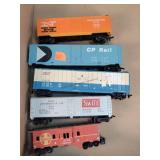 5- HO Train Cars - Played