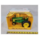 1/16 John Deere 720 Tractor