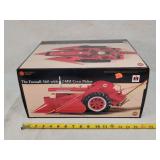 1/16 Farmall 560 Tractor w/ 2MH Corn Picker