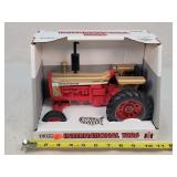 1/16 International 1026 Golden Dem. Tractor