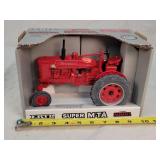 1/16 Farmall Super MTA Tractor