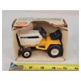 1/16 Cub Cadet Lawn & Garden Tractor