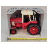1/16 International 1586 Tractor