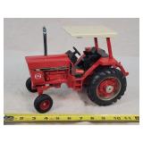 Custom 1/16 International 786 Tractor