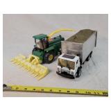 Custom Played 1/32 & 1/50 JD Forage Set