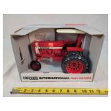 1/16 International Hydro 100 Tractor