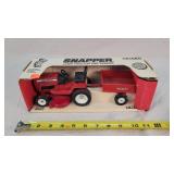 1/12 Snapper Lawn Tractor & Trailer