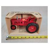 1/16 Farmall H Tractor