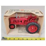 1/16 Farmall H Tractor