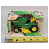 1/16 John Deere Lawn & Garden Tractor