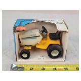 1/16 Cub Cadet Lawn & Garden Tractor