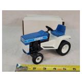 1/12 Ford LGT12 Lawn & Garden Tractor