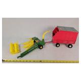 1/16 John Deere Forage Chopper & IH Wagon
