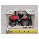 1/32 Massey Ferguson 3050 Tractor
