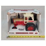 1/16 International 1456 Golden Dem. Tractor