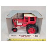 1/16 International 1568 V8 Tractor w/ Duals