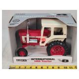 1/16 International 1468 V8 Tractor