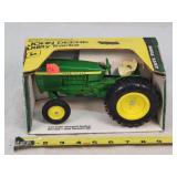 1/16 John Deere Utility Tractor