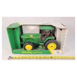 1/16 John Deere 8300 Tractor