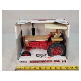 1/16 International 826 Golden Demonstrator