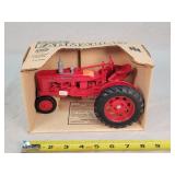 1/16 Farmall H Tractor