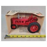 1/16 Farmall H Tractor