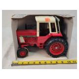 1/16 International 1586 Tractor
