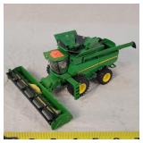 1/64 John Deere S680 Combine