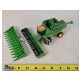 1/64 John Deere Combine - Played