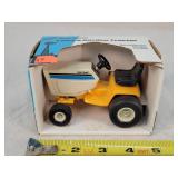 1/16 Cub Cadet Lawn & Garden Tractor