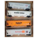 4 HO Train Hopper Cars