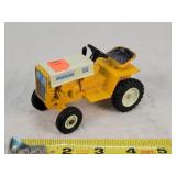 1/16 IH Cub Cadet 122 Garden Tractor