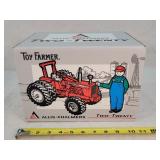 1/16 Allis Chalmers Two-Twenty Tractor