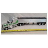 1/32 Peterbuilt Semi & Grain Hauler