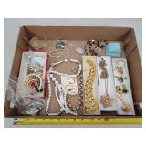 Vintage Necklaces & Jewelry