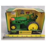 1/16 John Deere H Tractor