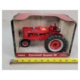 1/16 Farmall Super M Tractor