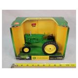1/16 John Deere 40 Tractor
