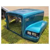 1996 FLD 120 Freightliner Semi Hood - Broken