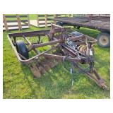 John Deere 8ft Tandem Disk - Good Cylinder