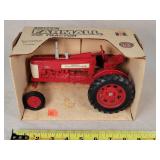 1/16 Farmall 350 Tractor