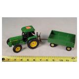 1/32 John Deere Tractor & Wagon