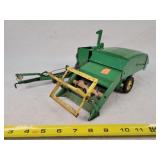 1/16 a John Deere  Combine