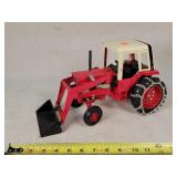 1/16 International 1586 Tractor w/ Loader &