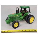 1/16 John Deere Tractor