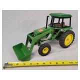 1/16 John Deere Tractor w/ Loader