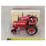 1/16 International 656 Hydro Tractor - Legends