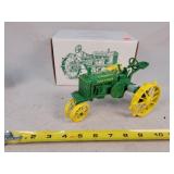 1/16 John Deere P Tractor