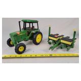 1/16 John Deere Tractor & Planter