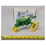 1/16 John Deere Tractor